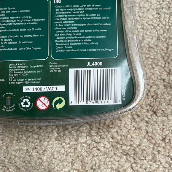 Green Handheld Poker Console with LCD Screen - Picture 2 of 3